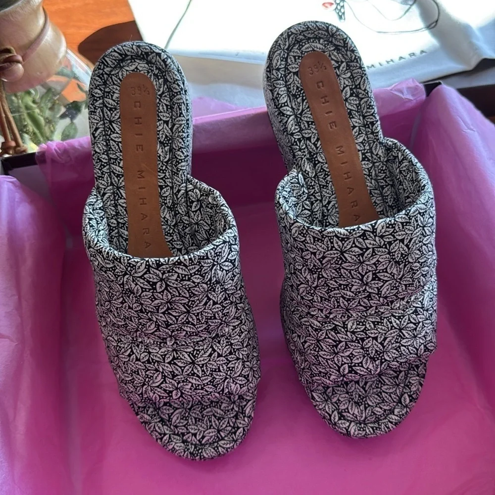 - nib Chie Mihara Garden Print Platform Slide Sandals size 8.5